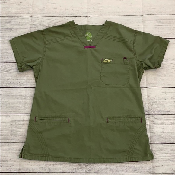 Iguana Med Scrub Top - Picture 1 of 3